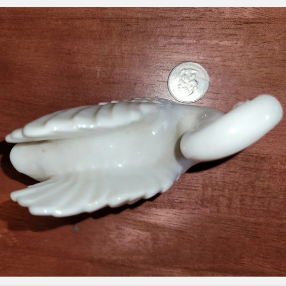 Vintage Salt or Pepper Shaker Floating White Swan with Red Basal Knob Porcelain - Picture 9 of 12